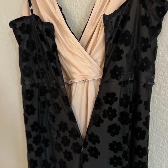 Limousine Lifestyle Black Burnout Velvet Floral Midi Dress - Picture 7 of 11